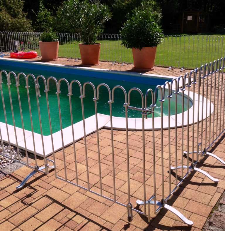 Schwimmteich Stell Zaun mit Törchen und Bodenrolle