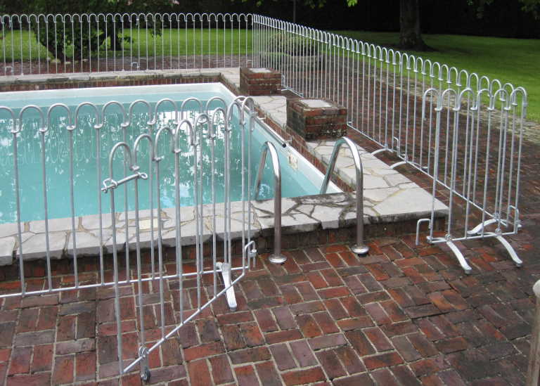 Das Schwimmbad Törchen lässt sich bis zu 148° öffnen